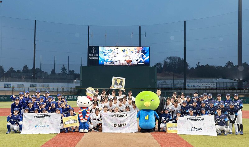 女子野球Ｇタウン杯　ホームラン５本飛び交う好ゲーム<br>全選手がハイタッチで来場者をお見送り