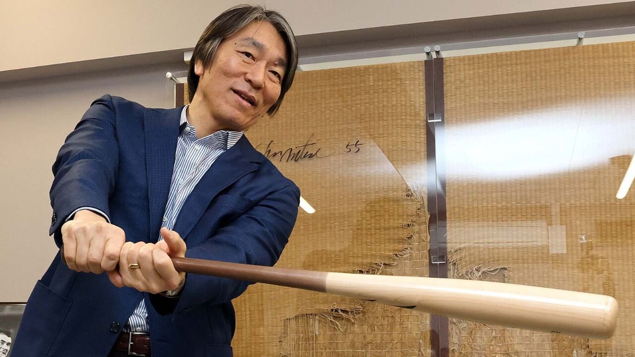 「松井部屋」の畳、一般公開へ! Gタウン初来場のゴジラ、旧選手寮を懐かしむ